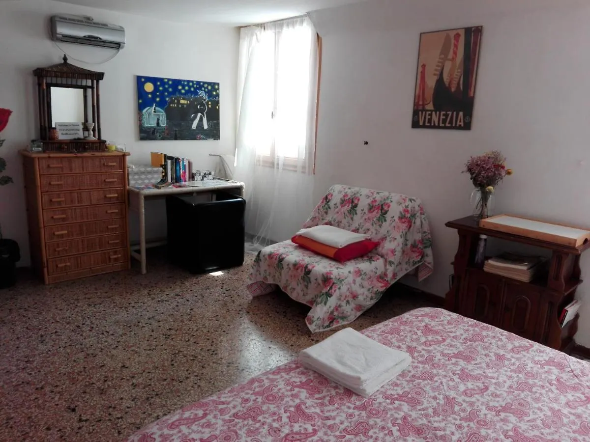 Bed&Red Roses Palace Muazzo Bed and Breakfast Venezia Bed & Breakfast